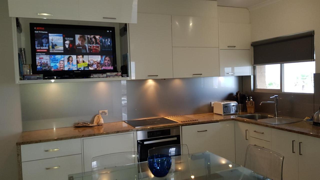 Acushla Accommodation Esplanade Living Self Check-In Self Check-Out West Beach Extérieur photo